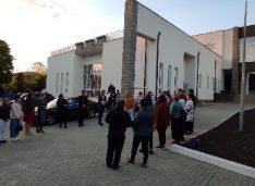 FOTO-VIDEO Pelerinaj la inaugurarea liceului de 3,6 milioane euro modernizat de Tîrzioru la Săveni