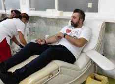 VIDEO Centrul de transfuzii și Round Table 20 au serbat Ziua Mondială a Donatorului de Sânge. Remus Dulgheru a donat sânge
