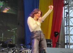 VIDEO-FOTO Lidia Buble și-a încântat fanii la festivalul ”Floare Albastră” din Mihai Eminescu