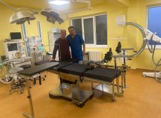 Masa de operații în valoare de 88.300 lei donată pentru Chirurgie Pediatrică de Vlad Plăcintă și Asociația ”Salvează o inimă”