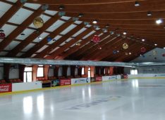 Patinoarul de la Cornișa se redeschide în această lună. Va avea prima pistă de curling din nordul țării